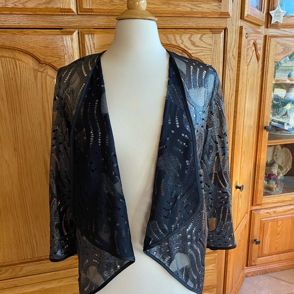 Chico’s size 2 throw over. Like new! - Picture 3 of 10